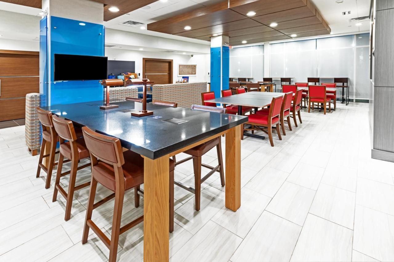 Holiday Inn Express & Suites - Stafford Nw - Sugar Land By Ihg Екстериор снимка