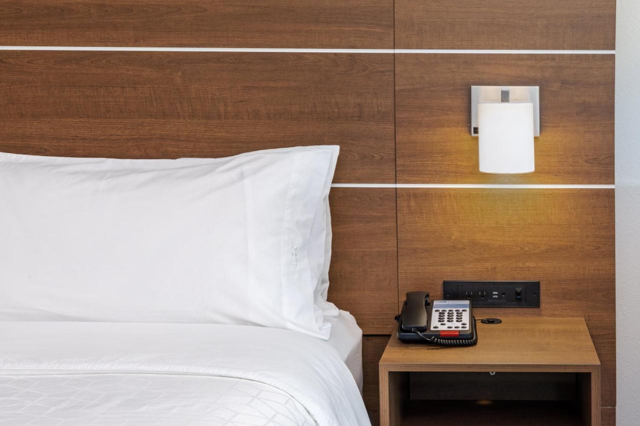 Holiday Inn Express & Suites - Stafford Nw - Sugar Land By Ihg Екстериор снимка